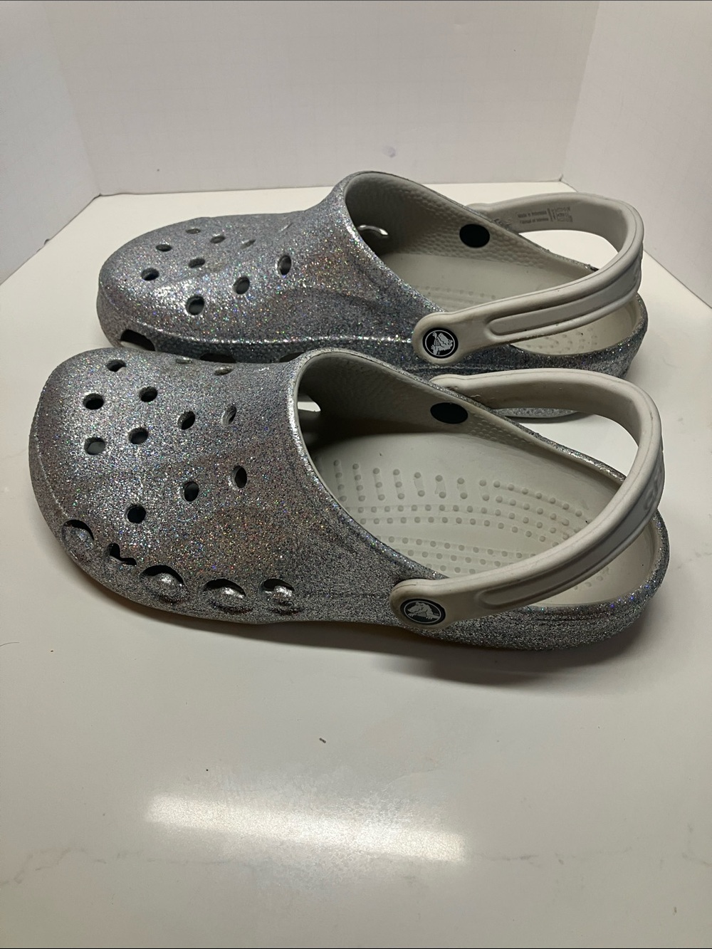 CROCS Women’s 10 Men’s 8 Silver glitter Sparkle